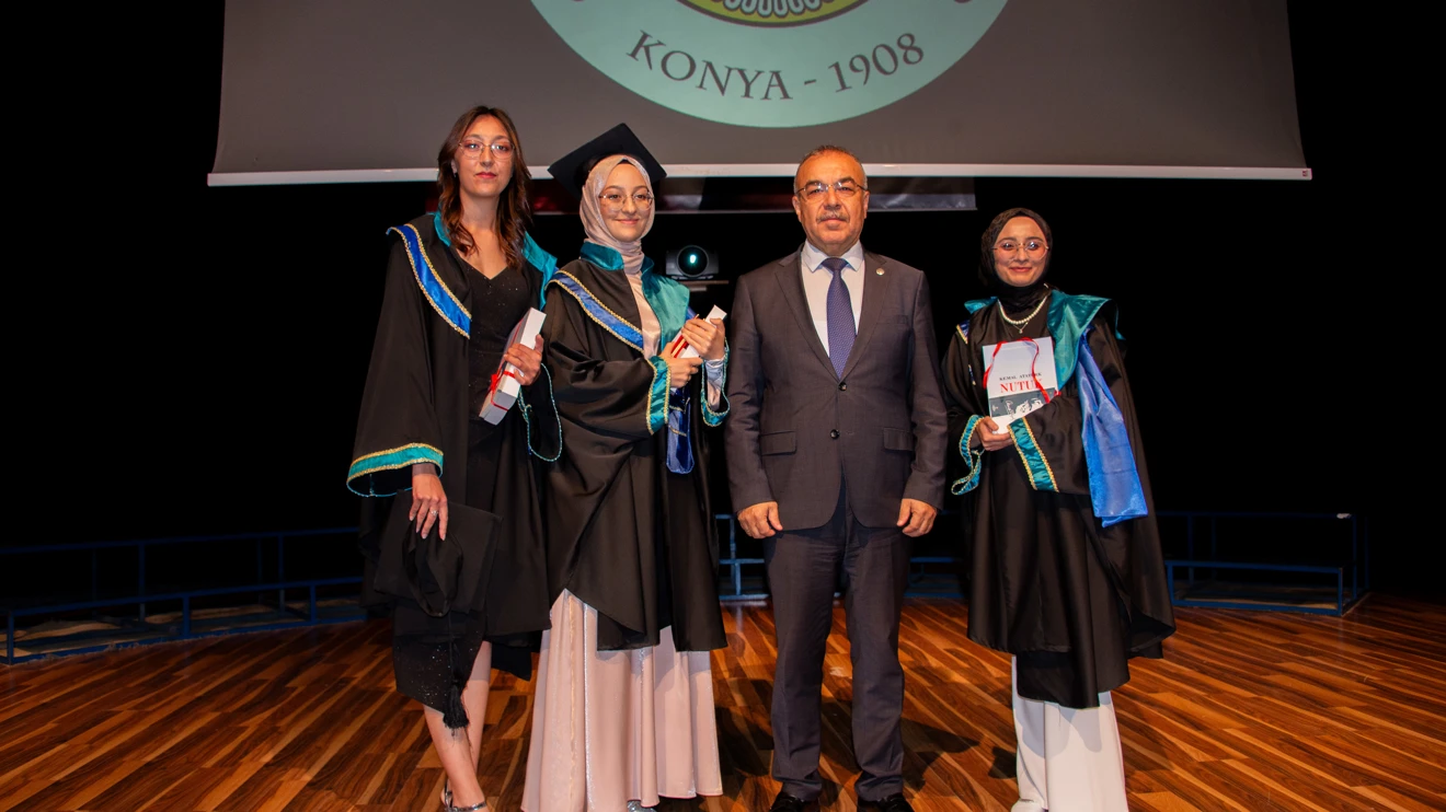 Selçuk Üniversitesinde mütercim ve tercümanların mezuniyet sevinci 